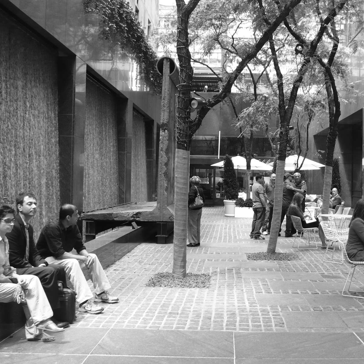 the outdoor public space at 520 Madison Avenue