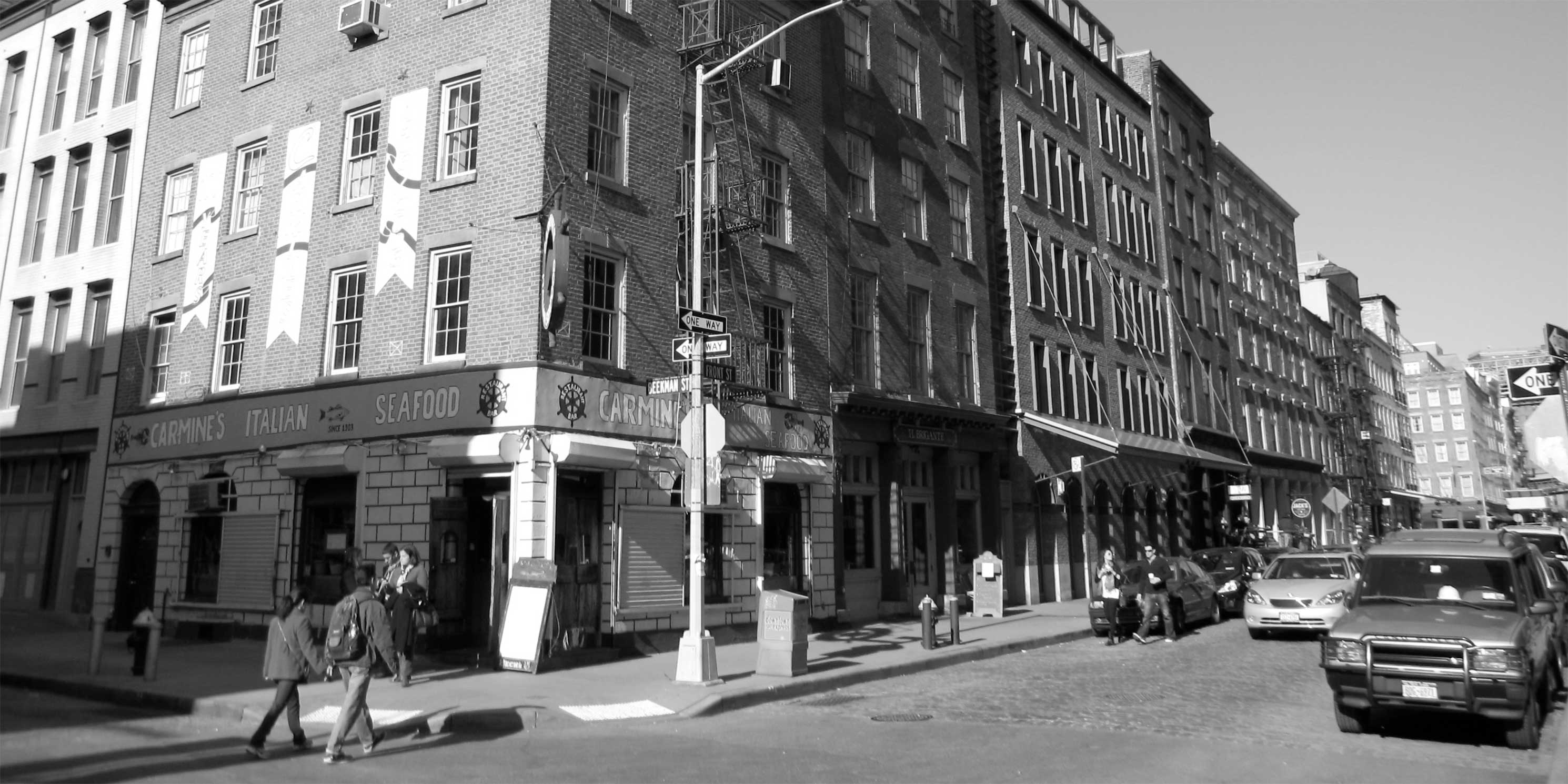 Corner of Front Street and Beekman Street at South Street Seaport. Photo: Wikimedia Commons, Gryffindor.