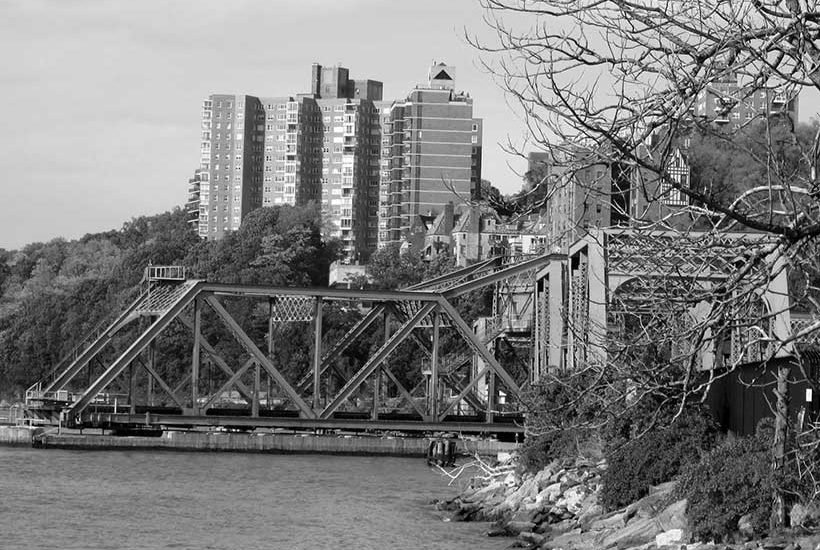 The Spuyten Duyvil Bridge as seen from Inwood Hill Park. Photo: Wikimedia Commons, Beyond My Ken.