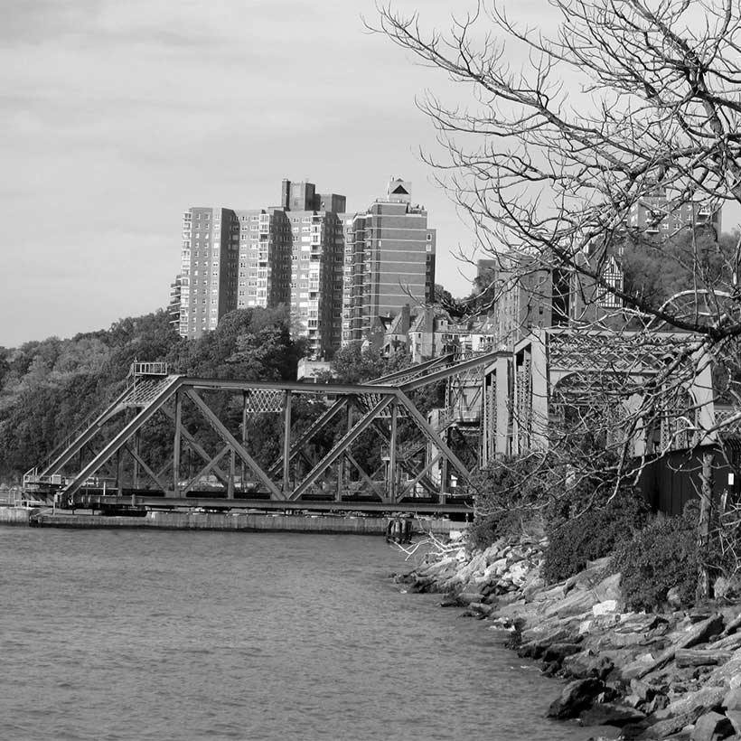 The Spuyten Duyvil Bridge as seen from Inwood Hill Park. Photo: Wikimedia Commons, Beyond My Ken.