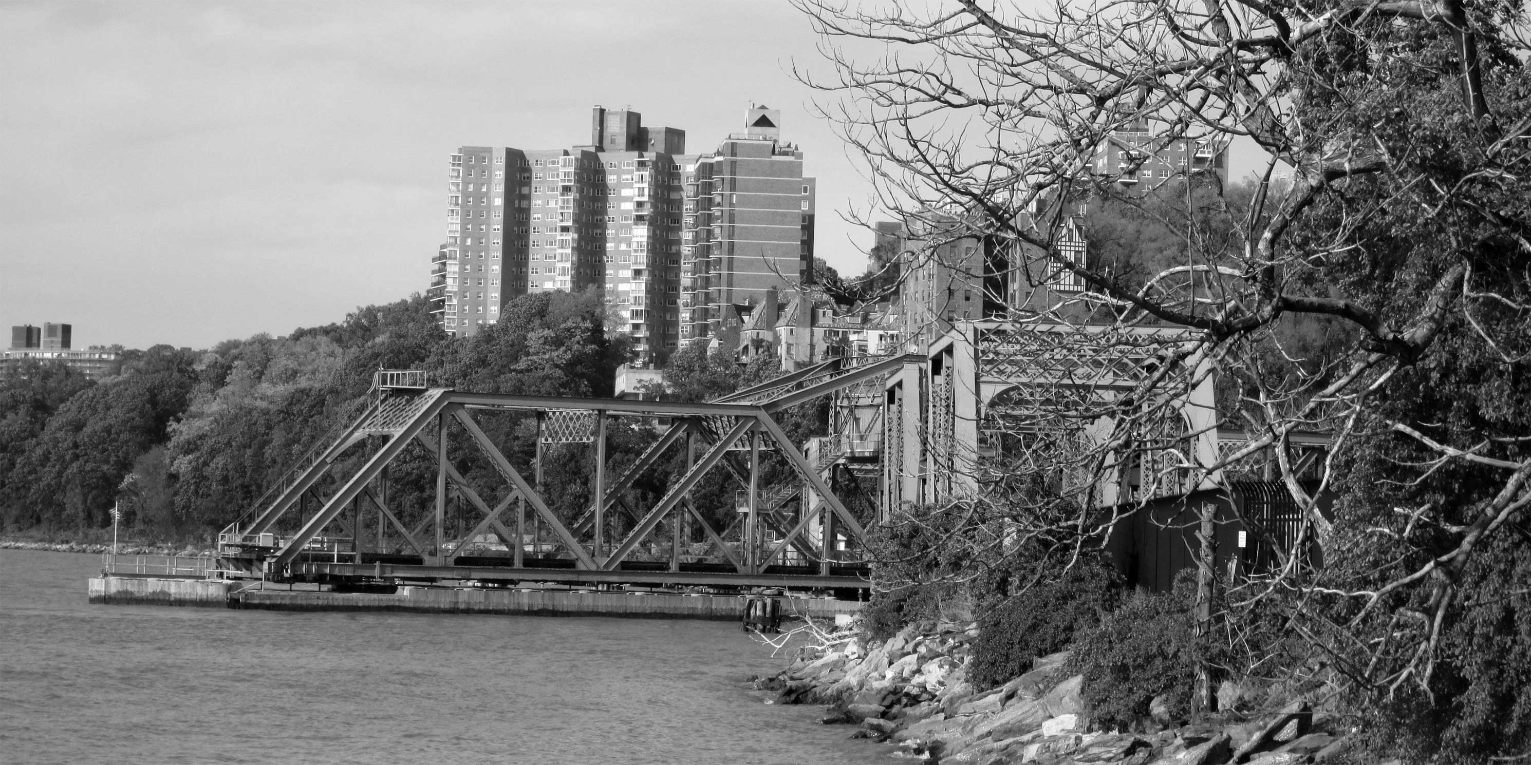 The Spuyten Duyvil Bridge as seen from Inwood Hill Park. Photo: Wikimedia Commons, Beyond My Ken