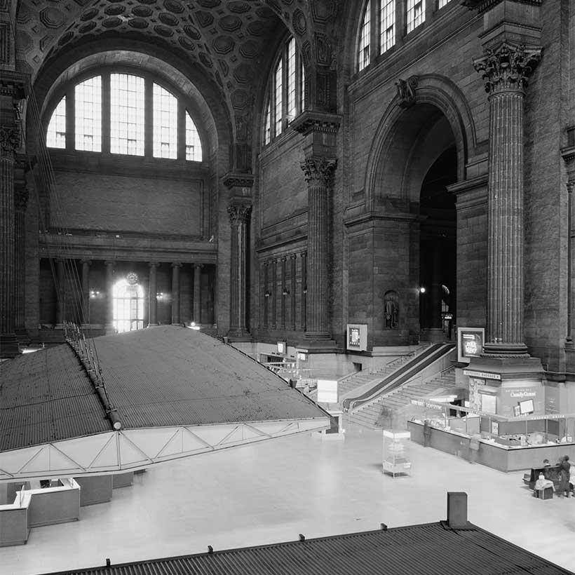 The waiting room at Pennsylvania Station on May 10, 1962, by photographer Cervin Robinson. Photo: Library of Congress, Prints and Photographs Division, Washington, D.C. 20540.