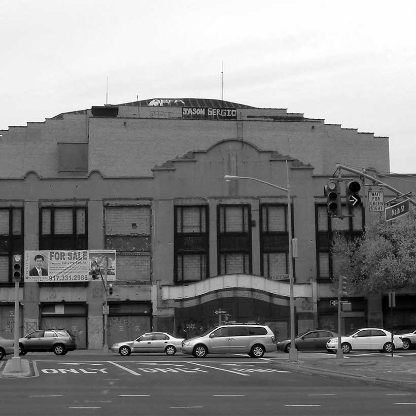 The RKO Keith's Flushing Theater. Photo: Wikimedia Commons, Jim Henderson.