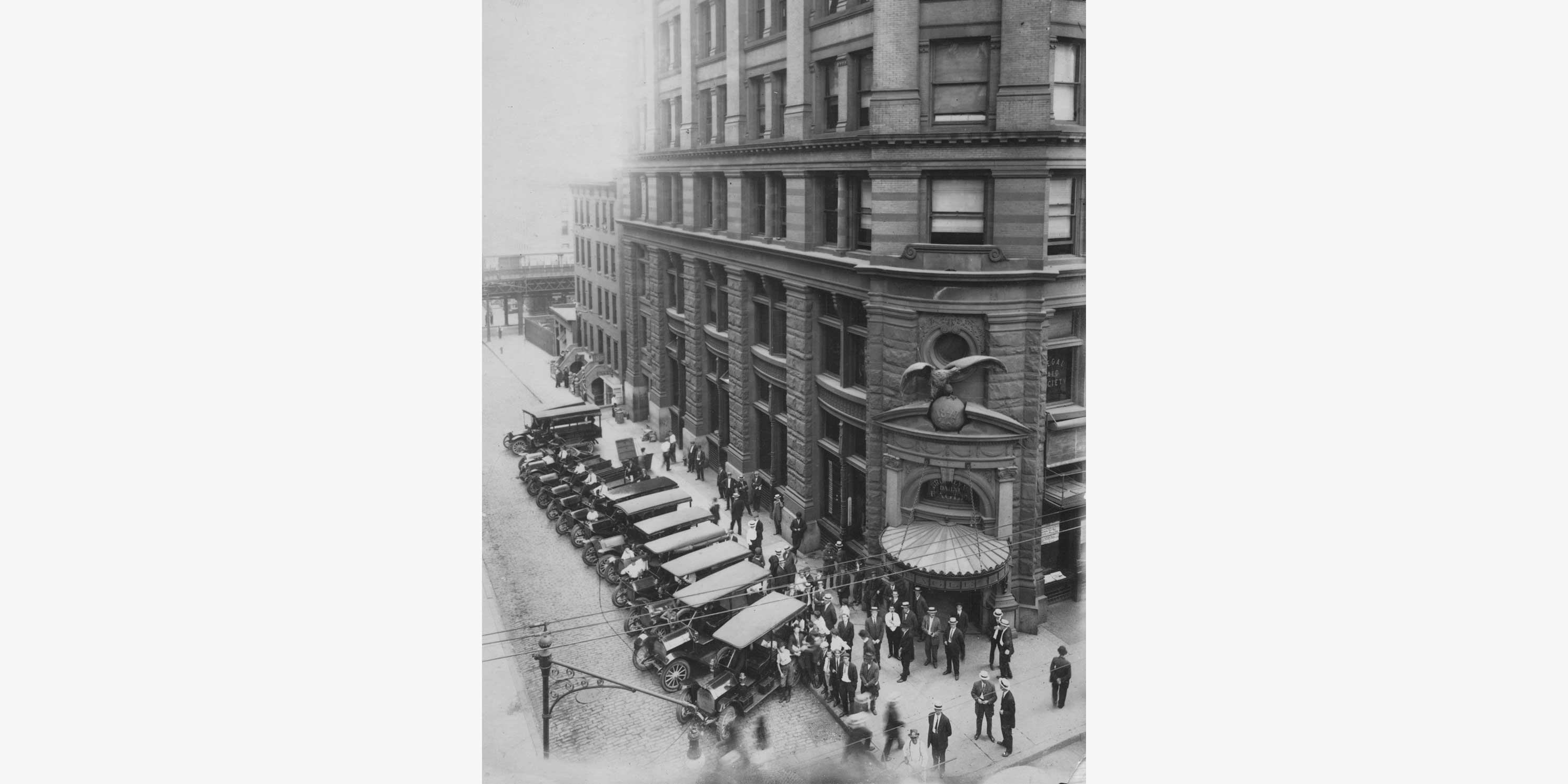 The Brooklyn Daily Eagle building in downtown Brooklyn in the 1920s. Photo: The Brooklyn Public Library.