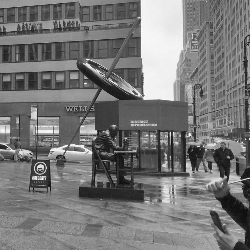 On-street monuments in Manhattan's Garment District. Photo: Wikimedia Commons, Андрей Бобровский.