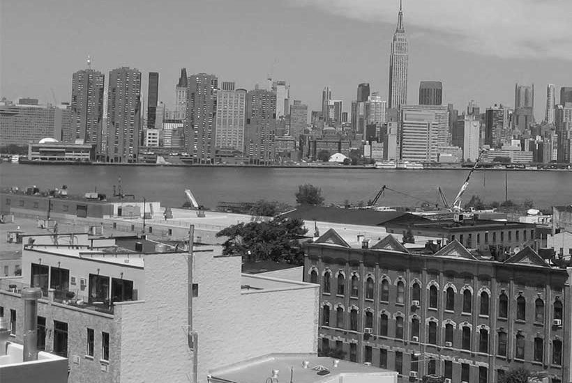 The Greenpoint neighborhood in Brooklyn with Manhattan in the background. Photo: Wikimedia Commons, Kgwo1972.