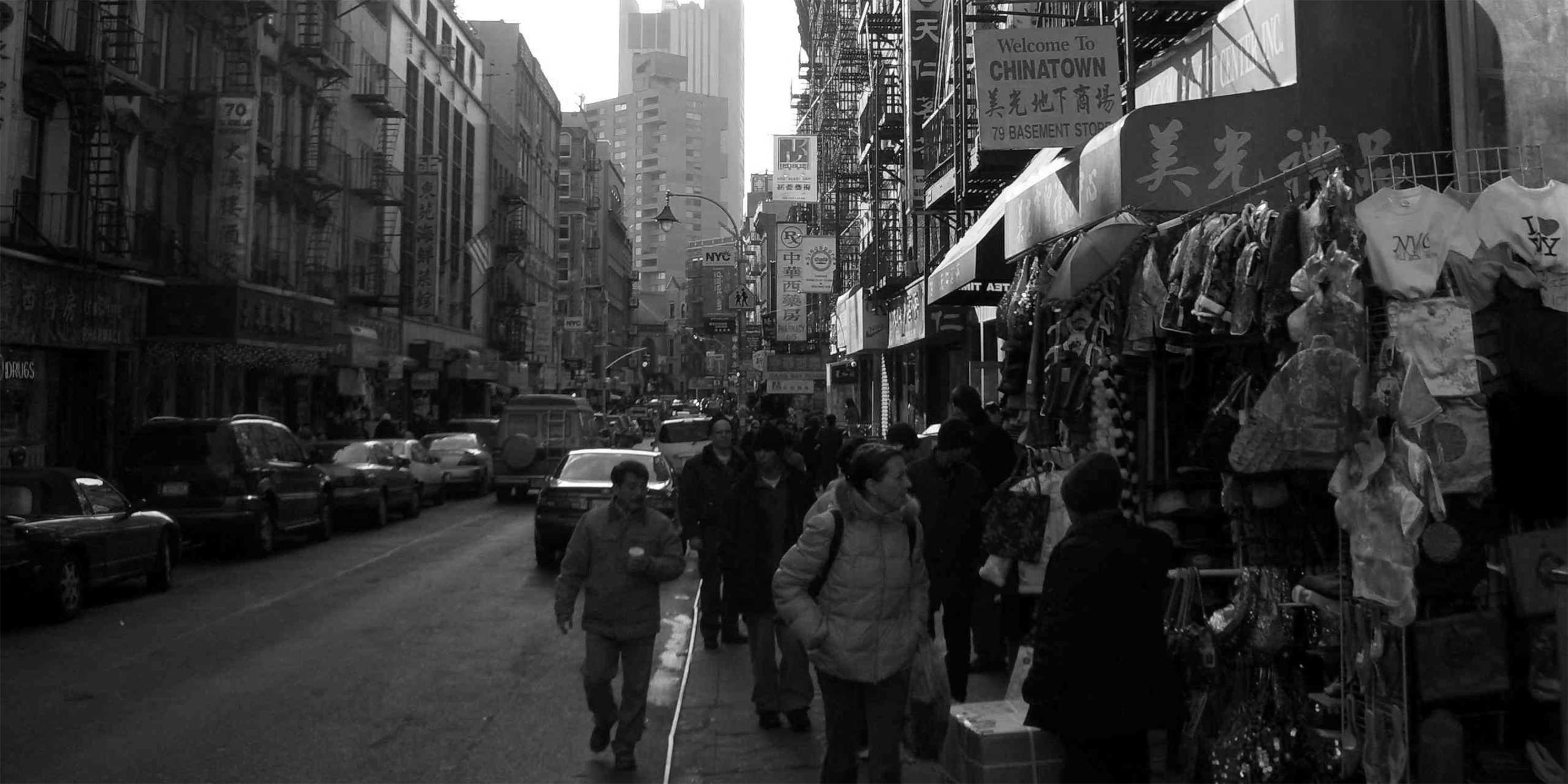 Busy shopping street in Manhattan's Chinatown. Photo: Wikimedia Commons, Philipp Schäufele.