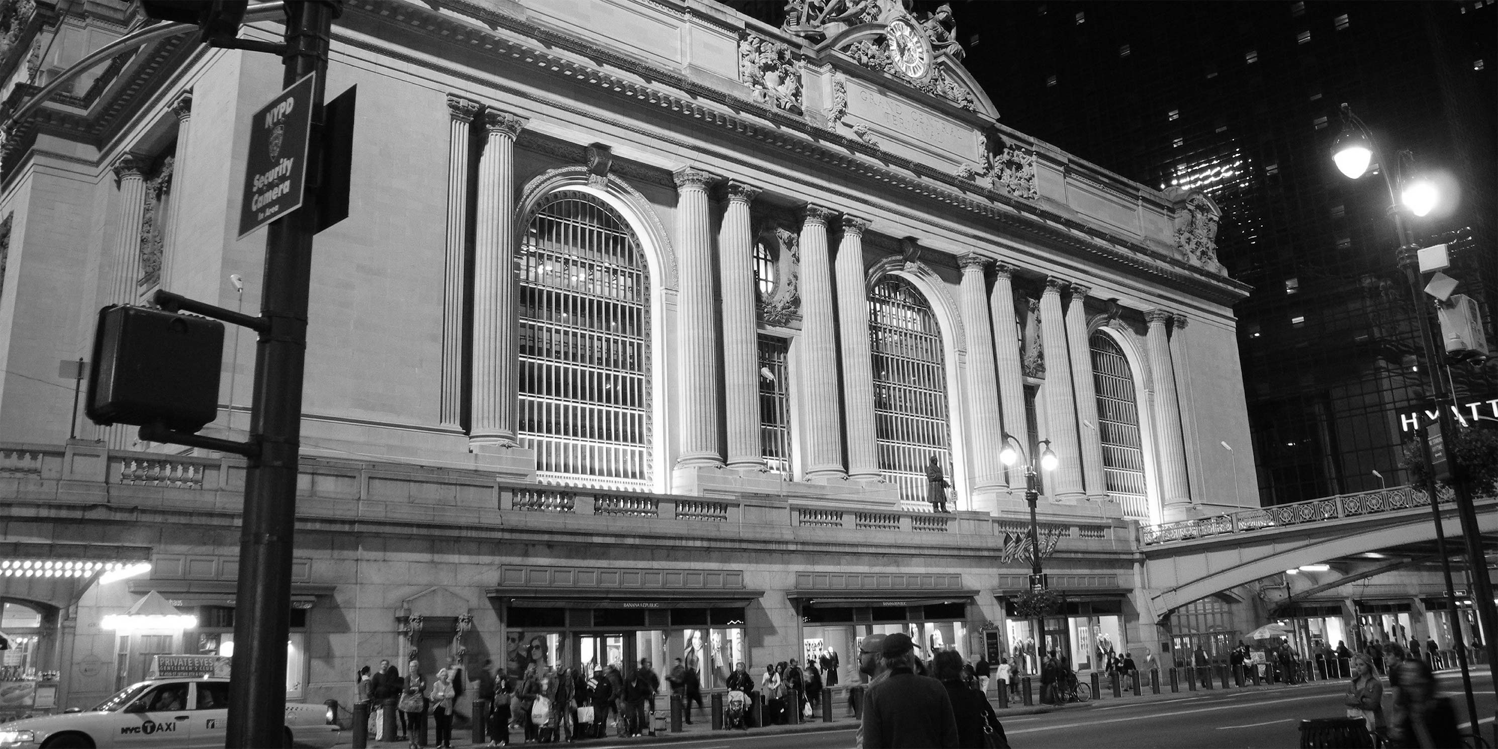 exterior of Grand Central Terminal at night