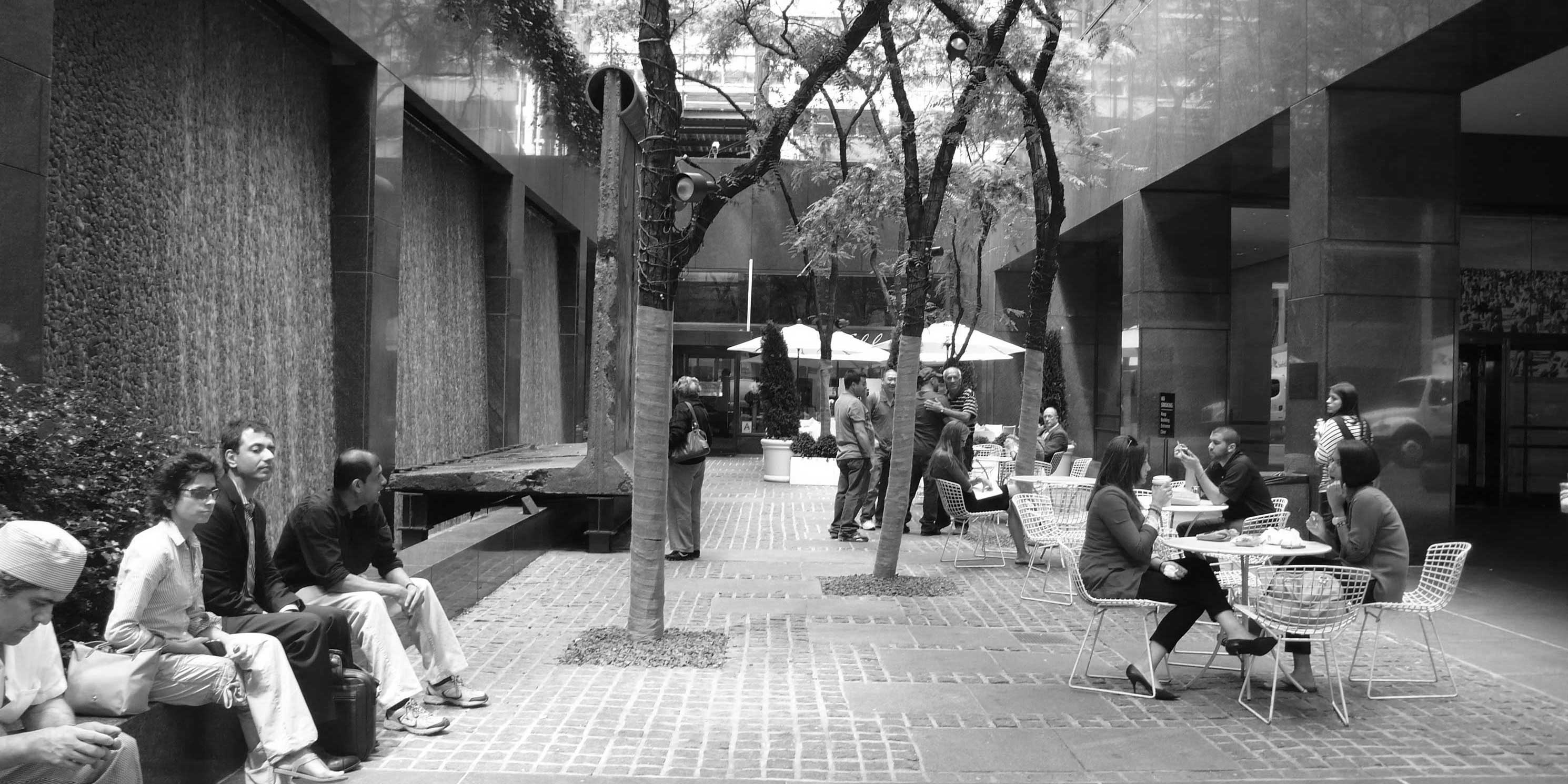 the outdoor public space at 520 Madison Avenue