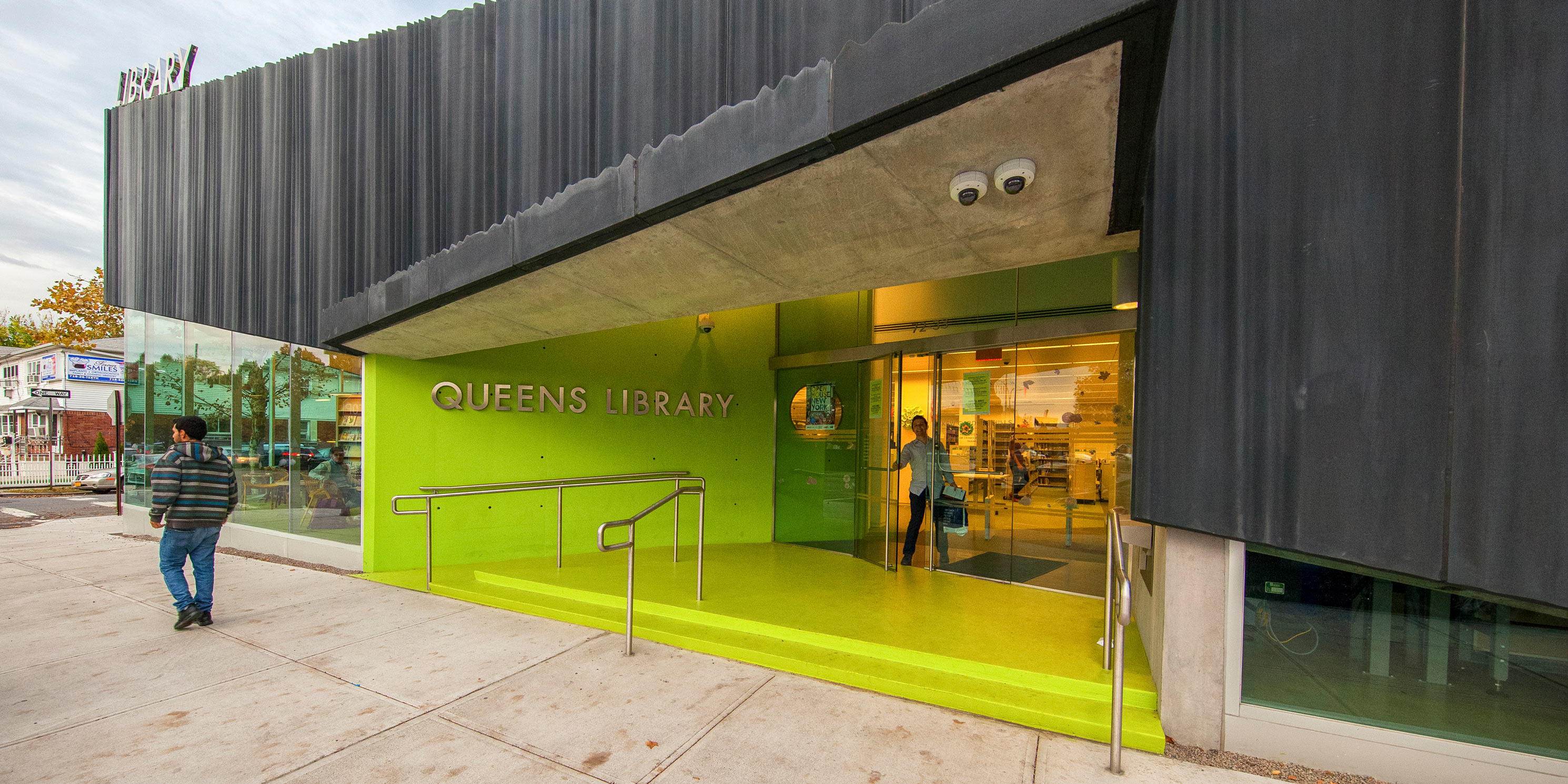 entrance to the Kew Gardens Hills Library