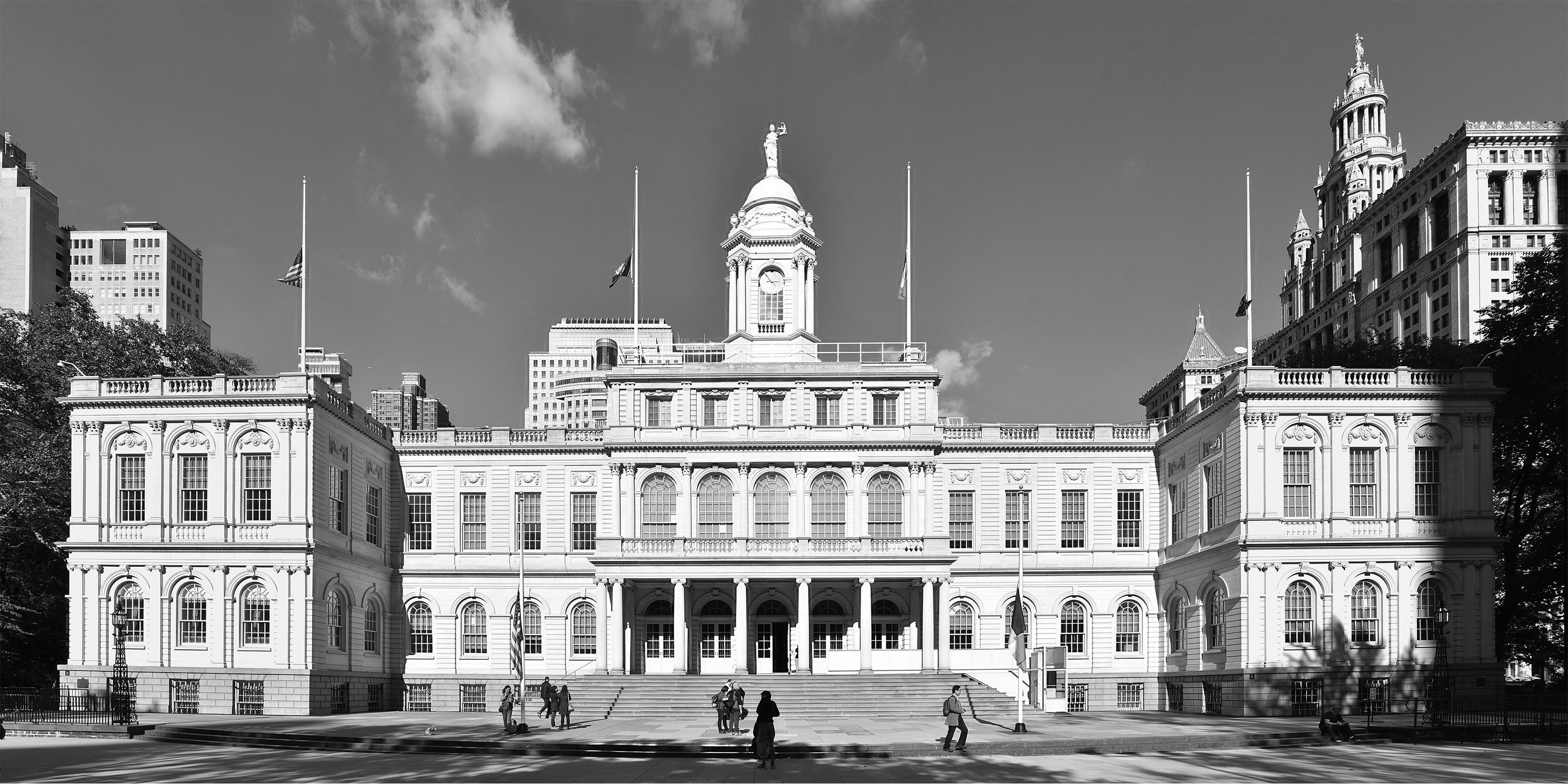 Exterior of New York City Hall in October 2016. Photo: Wikimedia Commons, MusikAnimal.