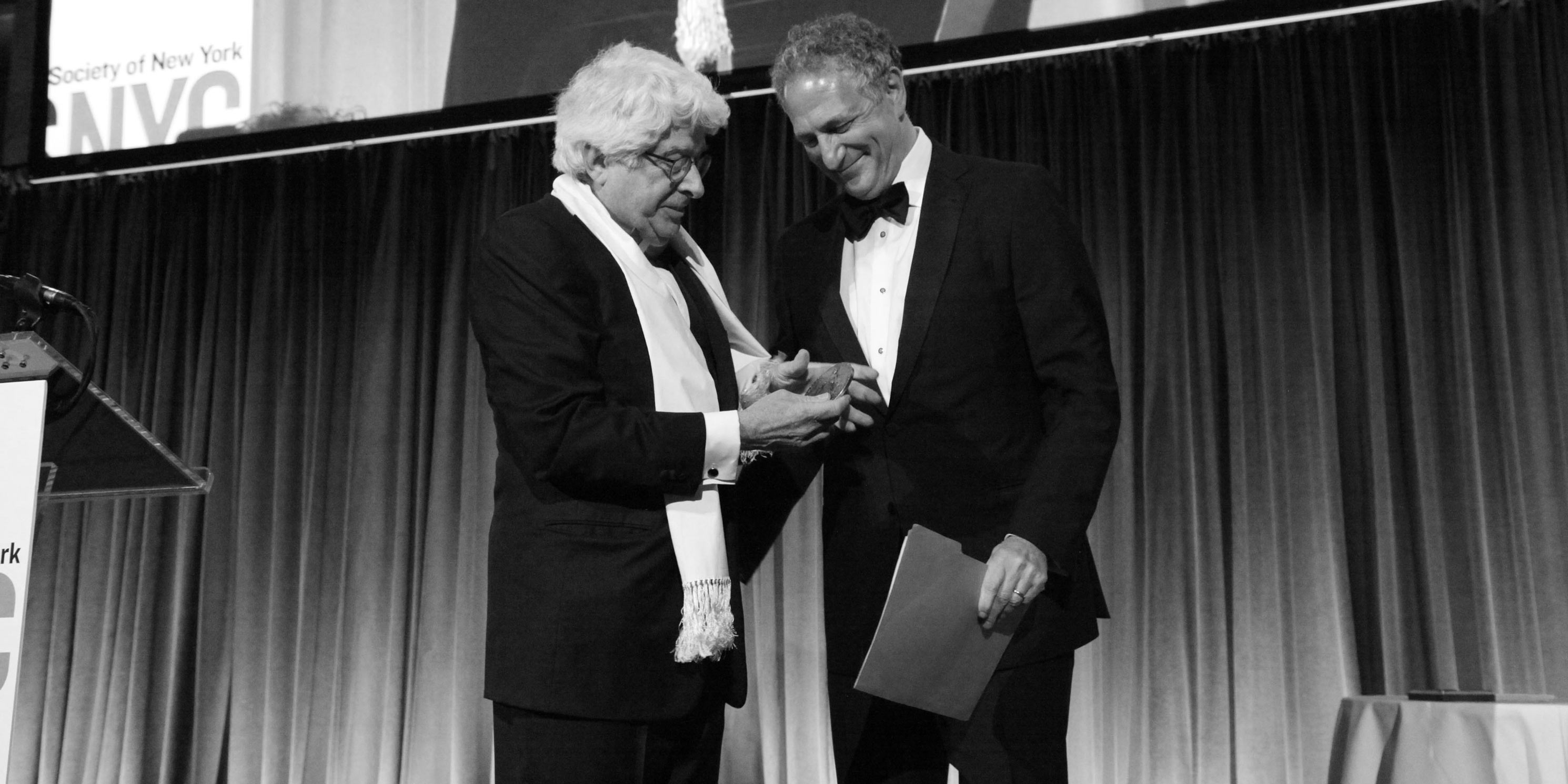 Dan Doctoroff receives medal at the Gala