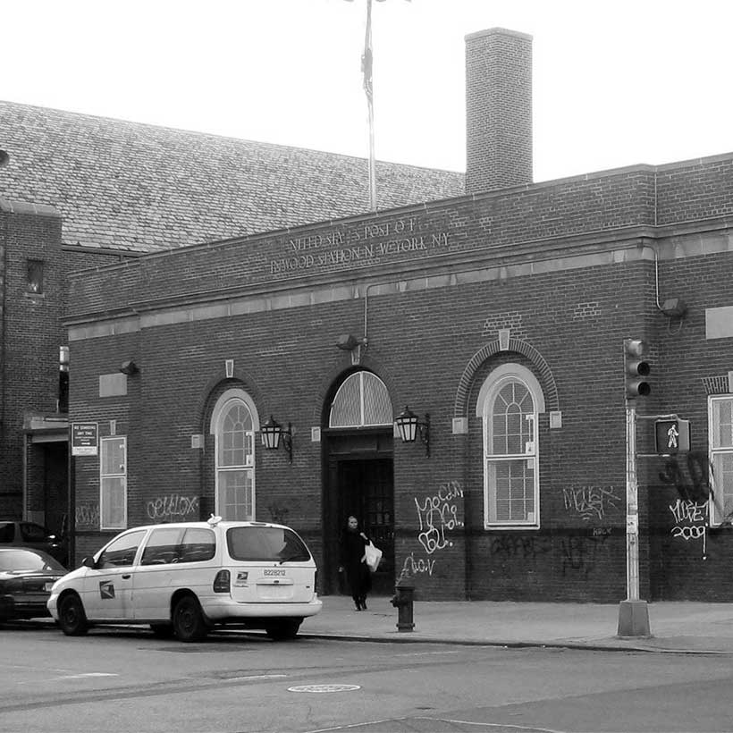 Exterior of the Inwood Post Office. Photo: Wikimedia Commons, Americasroof.