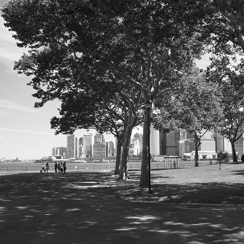 Governor's Island with skyline of Manhattan in the background. Photo: Wikimedia Commons, Felix Behnke.