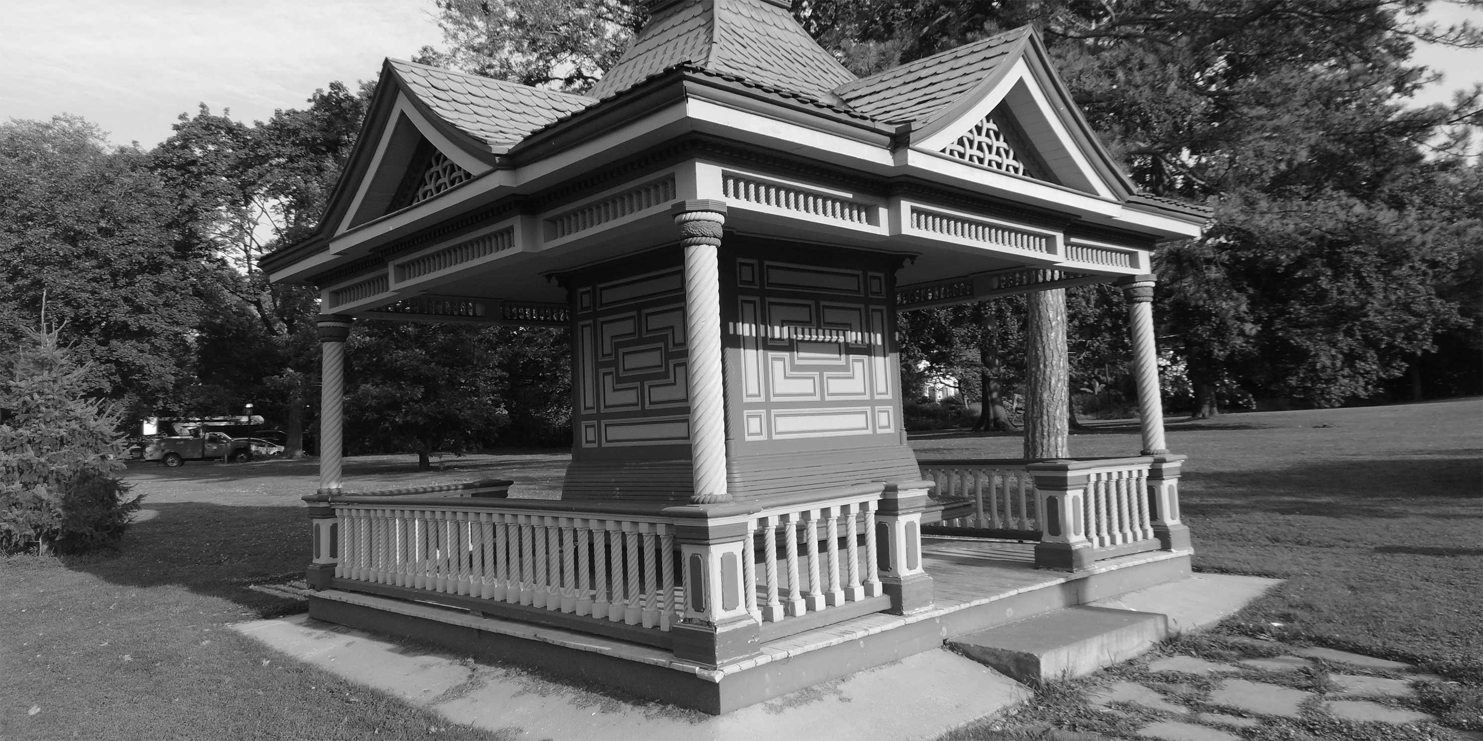 Wooden gazebo in Snug Harbor