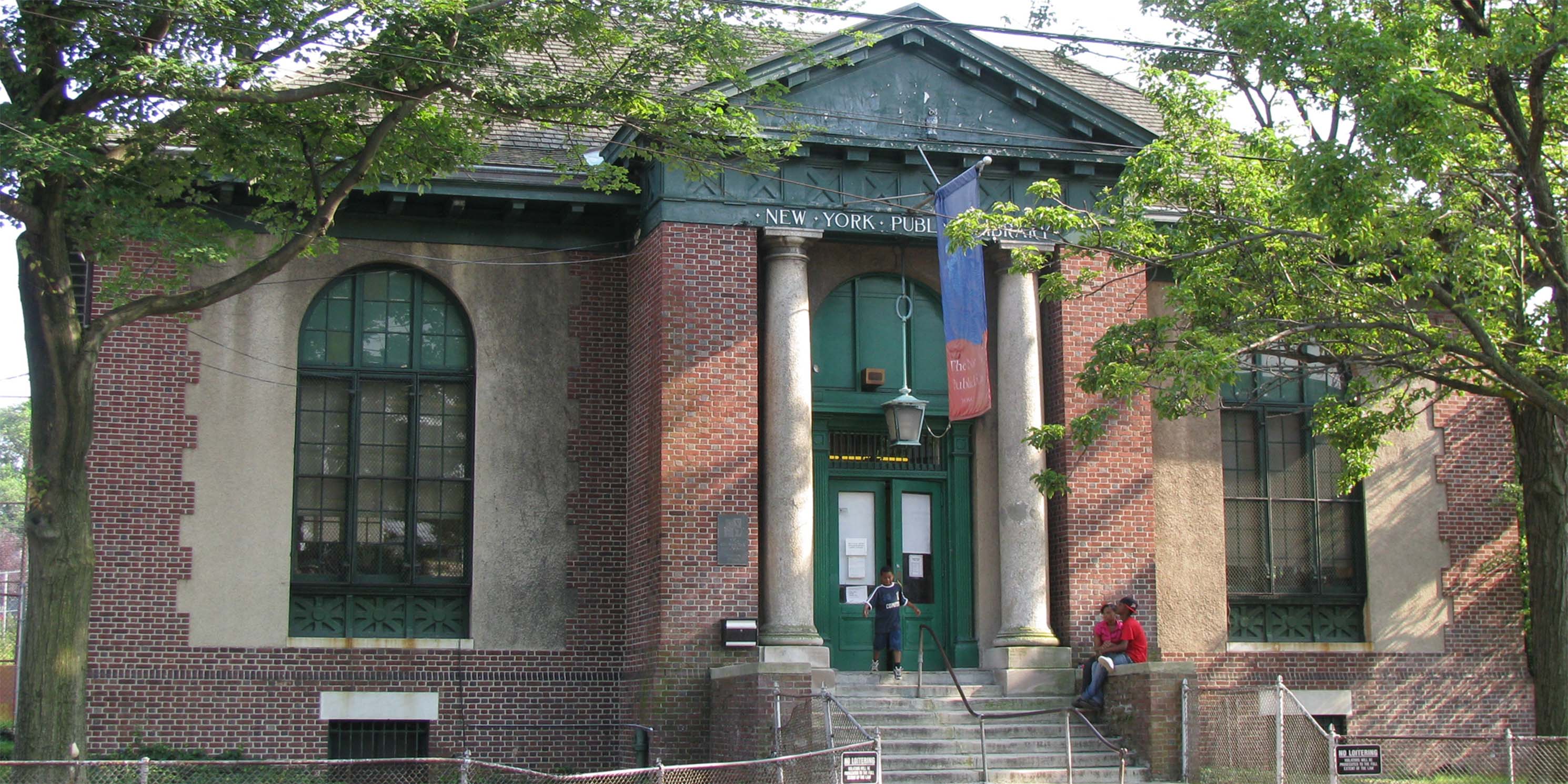 entrance to the New York Public Library's Stapleton Branch