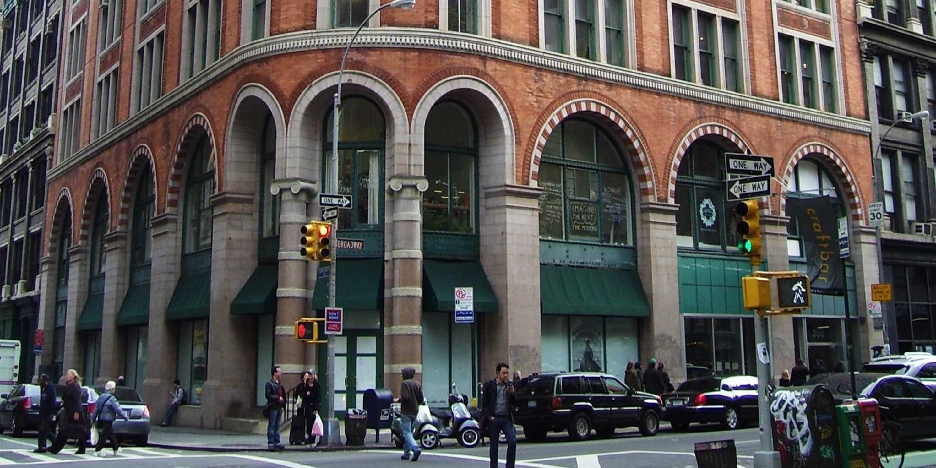 exterior of the Goelet Building at 900 Broadway in Manhattan