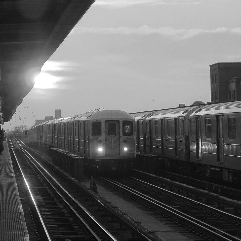 7 subway train in Sunnyside, Queens at sunrise