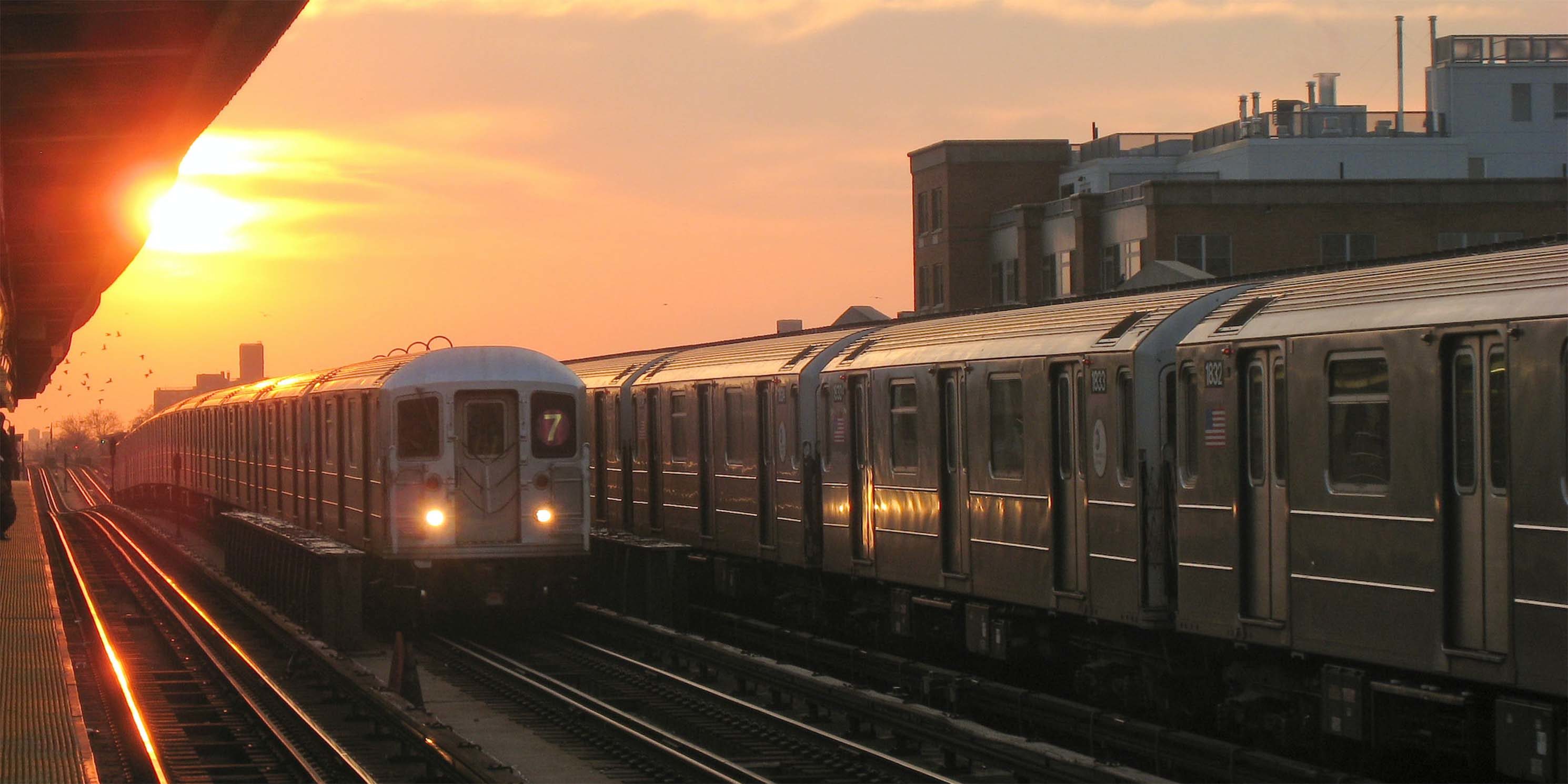 7 subway train in Sunnyside, Queens at sunrise