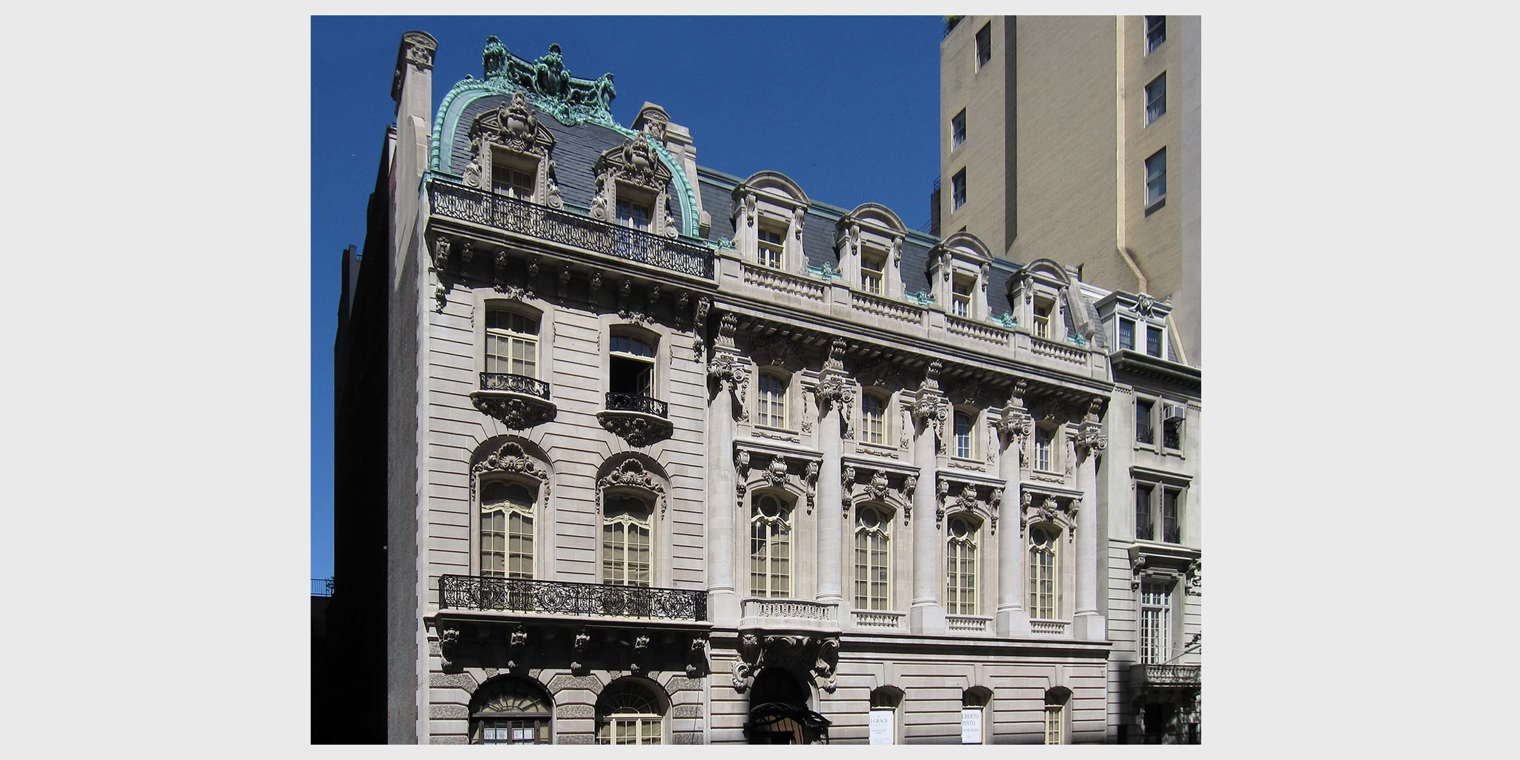 exterior of elegant townhouse at 9 East 72nd Street in Manhattan